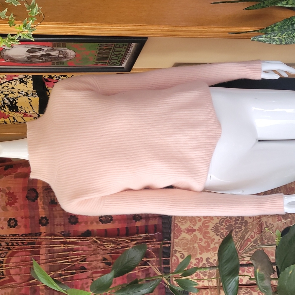 Vertical design 100% cashmere sweater. size M